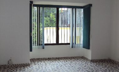 CASA EN VENTA CON JARDIN Y AMPLIOS ESPACIOS, COL. TAMULTE