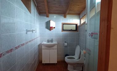 Parcela 2 hectáreas, con 3 cabañas  Ruta 5, Los Lagos $180.000.000