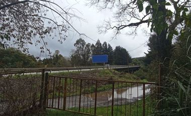 Parcela 2 hectáreas, con 3 cabañas  Ruta 5, Los Lagos $180.000.000