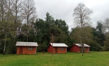Parcela 2 hectáreas, con 3 cabañas  Ruta 5, Los Lagos $180.000.000
