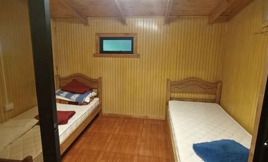 Parcela 2 hectáreas, con 3 cabañas  Ruta 5, Los Lagos $180.000.000
