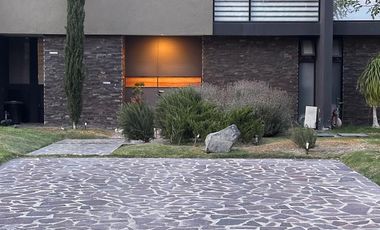 CASA EN RENTA AMUEBLADA EN VILLA HERMES