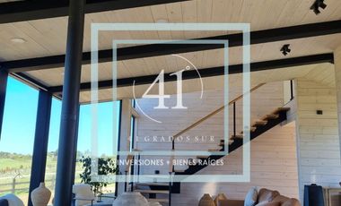 CASA LLANQUIHUE - FRUTILLAR   PRIVILEGIADA  VISTA A  VOLCANES EN VENTA