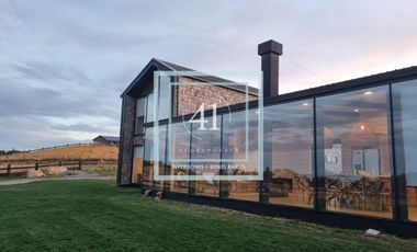 CASA LLANQUIHUE - FRUTILLAR   PRIVILEGIADA  VISTA A  VOLCANES EN VENTA