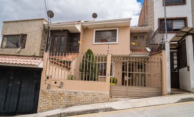 Cómoda Casa en Venta Sector Miraflores, Cuenca