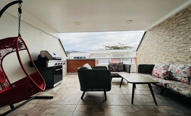 Extraordinaria casa remodelada de 155 m2 con alcoba en el primer nivel con baño. 4 alcobas. Pueblito Cafetero. Av Sur.