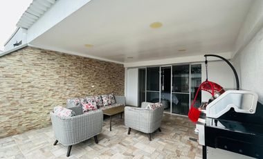 Extraordinaria casa remodelada de 155 m2 con alcoba en el primer nivel con baño. 4 alcobas. Pueblito Cafetero. Av Sur.