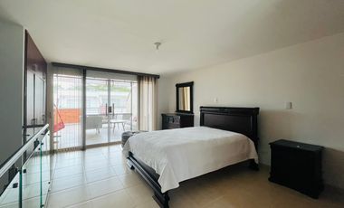 Extraordinaria casa remodelada de 155 m2 con alcoba en el primer nivel con baño. 4 alcobas. Pueblito Cafetero. Av Sur.