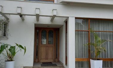 Venta  acogedora casa remodelada en Miraflores