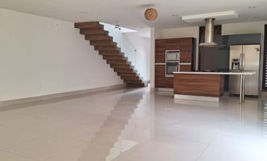 RENTA EN LOMAS DEL MOLINO II, BAÑO COMPLETO EN CADA RECAMARA, SALA DE TV, CUARTO DE SERVICIO Y MAS