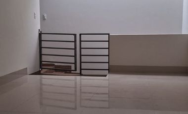 RENTA EN LOMAS DEL MOLINO II, BAÑO COMPLETO EN CADA RECAMARA, SALA DE TV, CUARTO DE SERVICIO Y MAS