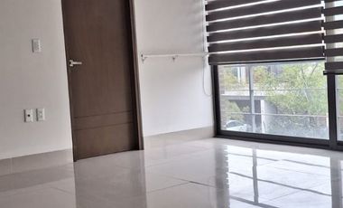 RENTA EN LOMAS DEL MOLINO II, BAÑO COMPLETO EN CADA RECAMARA, SALA DE TV, CUARTO DE SERVICIO Y MAS