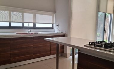 RENTA EN LOMAS DEL MOLINO II, BAÑO COMPLETO EN CADA RECAMARA, SALA DE TV, CUARTO DE SERVICIO Y MAS