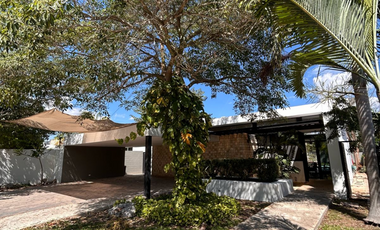 Preciosa casa en renta o venta de un piso con paneles solares y alberca privada al norte de Mérida