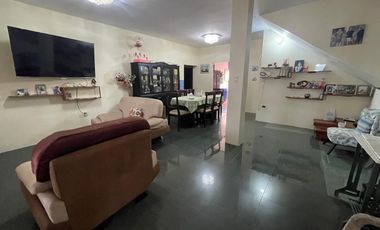 Se Vende en Manta Casa Esquinera con Departamentos y Locales.  Sector Norte
