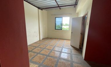 Se Vende en Manta Casa Esquinera con Departamentos y Locales.  Sector Norte