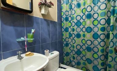 Se Vende en Manta Casa Esquinera con Departamentos y Locales.  Sector Norte