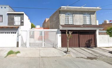 CASA EN REMATE EN LA COL. VILLAS DEL RIO, AGUASCALIENTES.