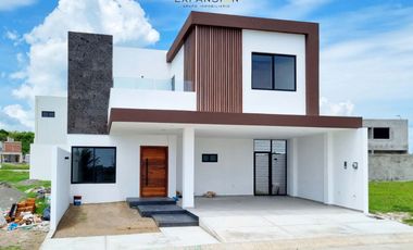 Casa en venta en Lomas del Dorado
