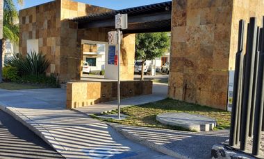 CASA EN RENTA EN VALLE DE JURIQUILLA CON ALBERCA !!!!!