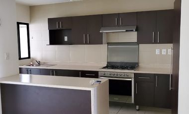 CASA EN RENTA EN VALLE DE JURIQUILLA CON ALBERCA !!!!!