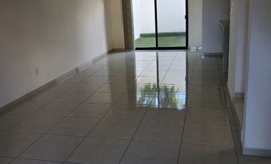 CASA EN RENTA EN VALLE DE JURIQUILLA CON ALBERCA !!!!!