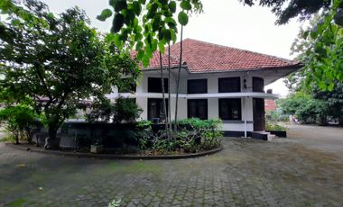 Jual Rumah Lama Terawat Di Bengawan Surabaya