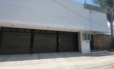 Se renta Casa para oficinas, en la Arbide, Consultorios, Clínica, Spa a 5 minutos del Centro