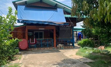 ขายบ้านเดี่ยวพร้อมที่ดิน  เหมาะสำหรับพักอาศัย บรรยากาศดี อยู่ในเขตชุมชน
