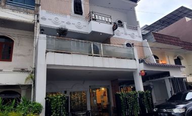 Hotel dan Cafe Di Raden Saleh Dalam Kesawan Medan