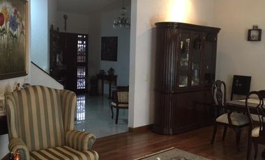 CASA EN CALLE PRIVADA (EXCELENTE UBICACIÓN)