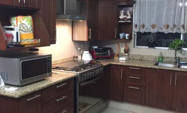 CASA EN CALLE PRIVADA (EXCELENTE UBICACIÓN)
