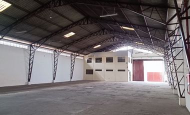 Bodega de alquiler en la Av. Juan Tanca Marengo
