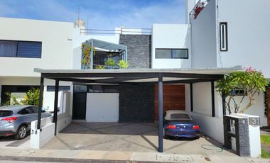 Casa en venta dentro de exclusivo condominio en Milenio lll Querétaro