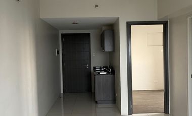 2 Bedroom with Balcony Condo For Sale Vista Shaw Wack wack Mandaluyong near Golf Course
