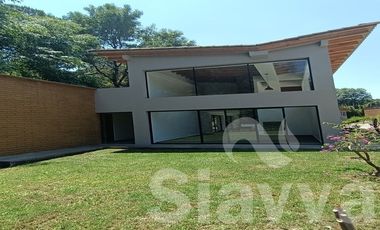 PRECIOSA CASA CON VISTA AL BOSQUE