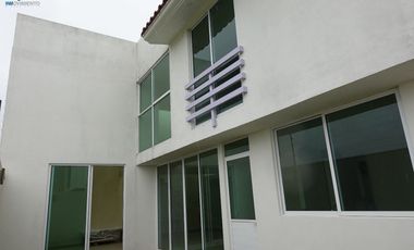 ESPECTACULAR casa dentro de fraccionamiento RESIDENCIAL