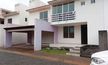 ESPECTACULAR casa dentro de fraccionamiento RESIDENCIAL