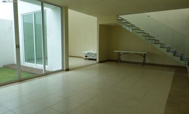 ESPECTACULAR casa dentro de fraccionamiento RESIDENCIAL