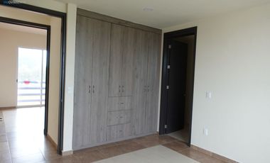 ESPECTACULAR casa dentro de fraccionamiento RESIDENCIAL