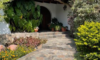 Hermosa casa con jardin interior y  piscina en La Molina.