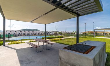 Casas en venta en condominio con alberca y amenidades al aire libre a 5 minutos del Club de Golf Santa Fe en Xochitepec, Morelos.