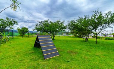 Casas en venta en condominio con alberca y amenidades al aire libre a 5 minutos del Club de Golf Santa Fe en Xochitepec, Morelos.