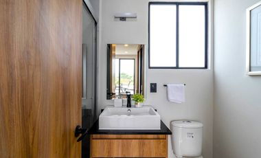 Casas en venta en condominio con alberca y amenidades al aire libre a 5 minutos del Club de Golf Santa Fe en Xochitepec, Morelos.