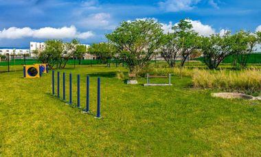 Casas en venta en condominio con alberca y amenidades al aire libre a 5 minutos del Club de Golf Santa Fe en Xochitepec, Morelos.