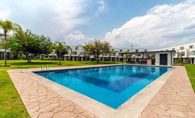 Casas en venta en condominio con alberca y amenidades al aire libre a 5 minutos del Club de Golf Santa Fe en Xochitepec, Morelos.