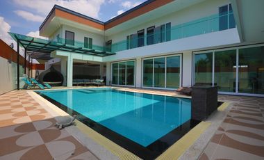 Luxurious Brand New 8 Bedroom Pool Villa for Rent