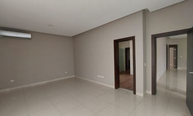 Samborondon, Renta de Linda Casa 4 Dorm. con Estudio y Bbq