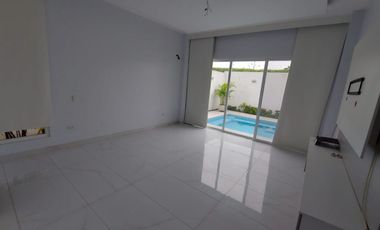 Via La Costa, Renta de Hermosa Casa 3 Dorm. de Una Planta con Jacuzzi Sin muebles