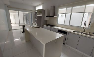 Via La Costa, Renta de Hermosa Casa 3 Dorm. de Una Planta con Jacuzzi Sin muebles